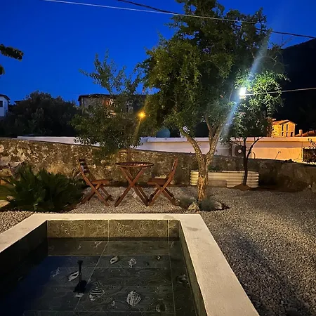 Hébergement de vacances Cesmekoyici No1 Avlulu Tas Ev