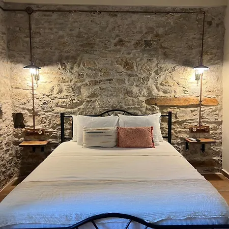 Cesmekoyici No1 Avlulu Tas Ev Hébergement de vacances *