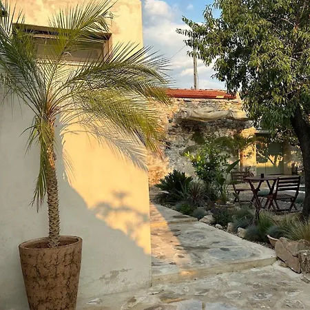 Hébergement de vacances Cesmekoyici No1 Avlulu Tas Ev *