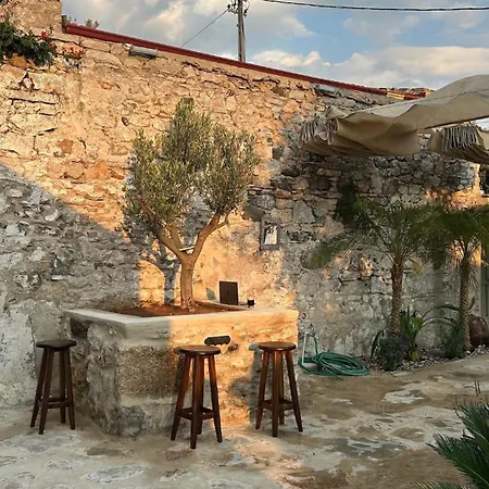 Cesmekoyici No1 Avlulu Tas Ev Hébergement de vacances *