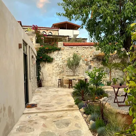 Casa vacanze Cesmekoyici No1 Avlulu Tas Ev *